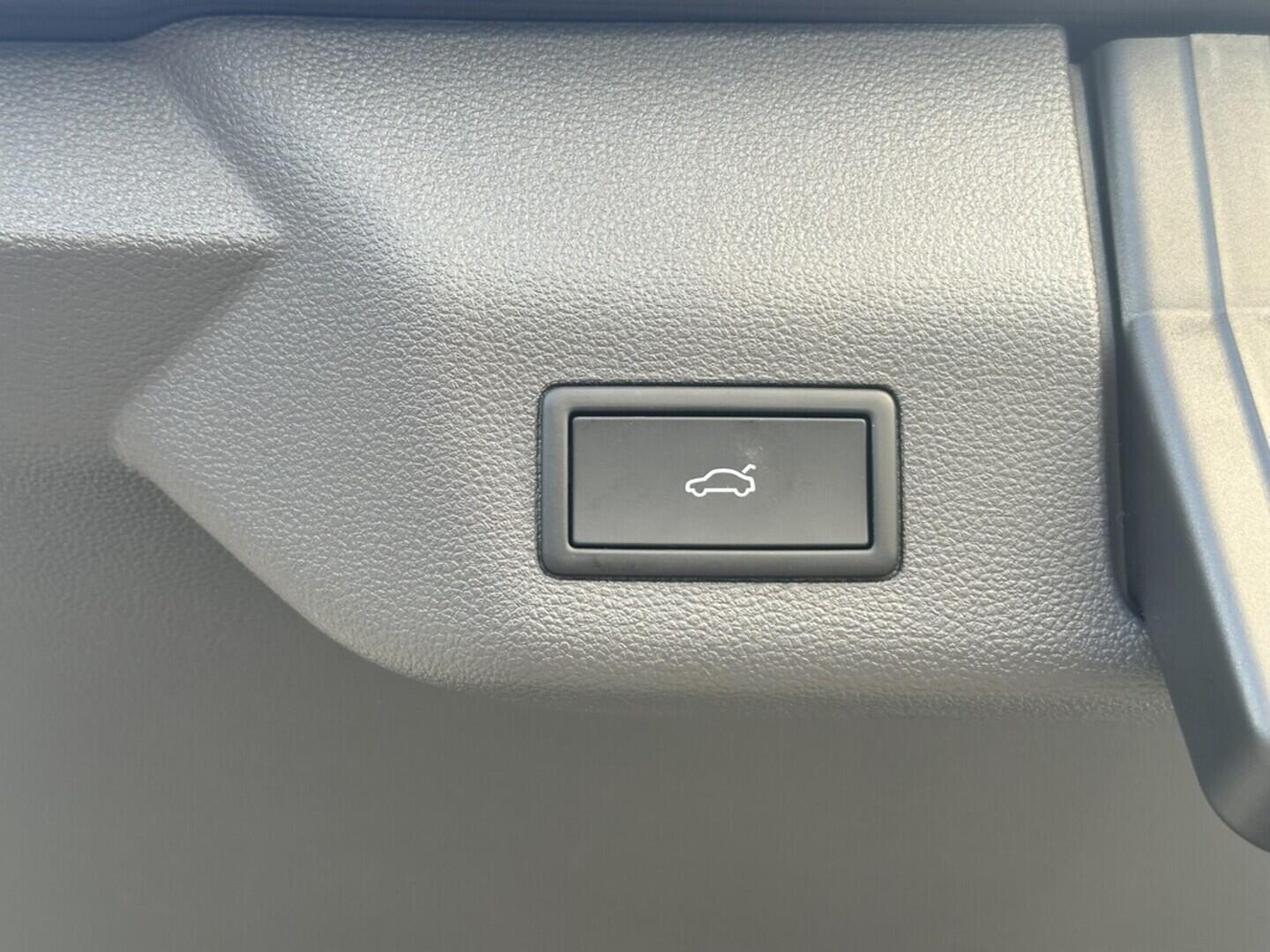 O619K01105_36.webp_MULTIVAN LONG LIFE 1,5 TSI PHEV 4M 1.5 TSI 130 kW automat, DPH