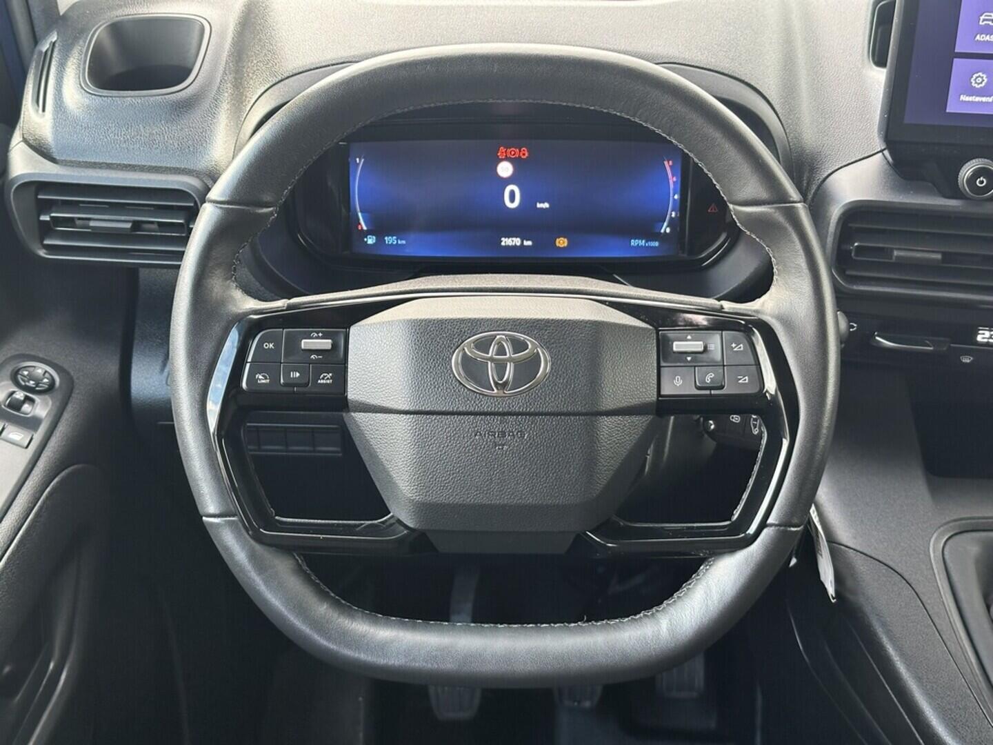 O619K01106_20.webp_PROACE CITY CrewCab Active 1.5  96 kW manuál, DPH