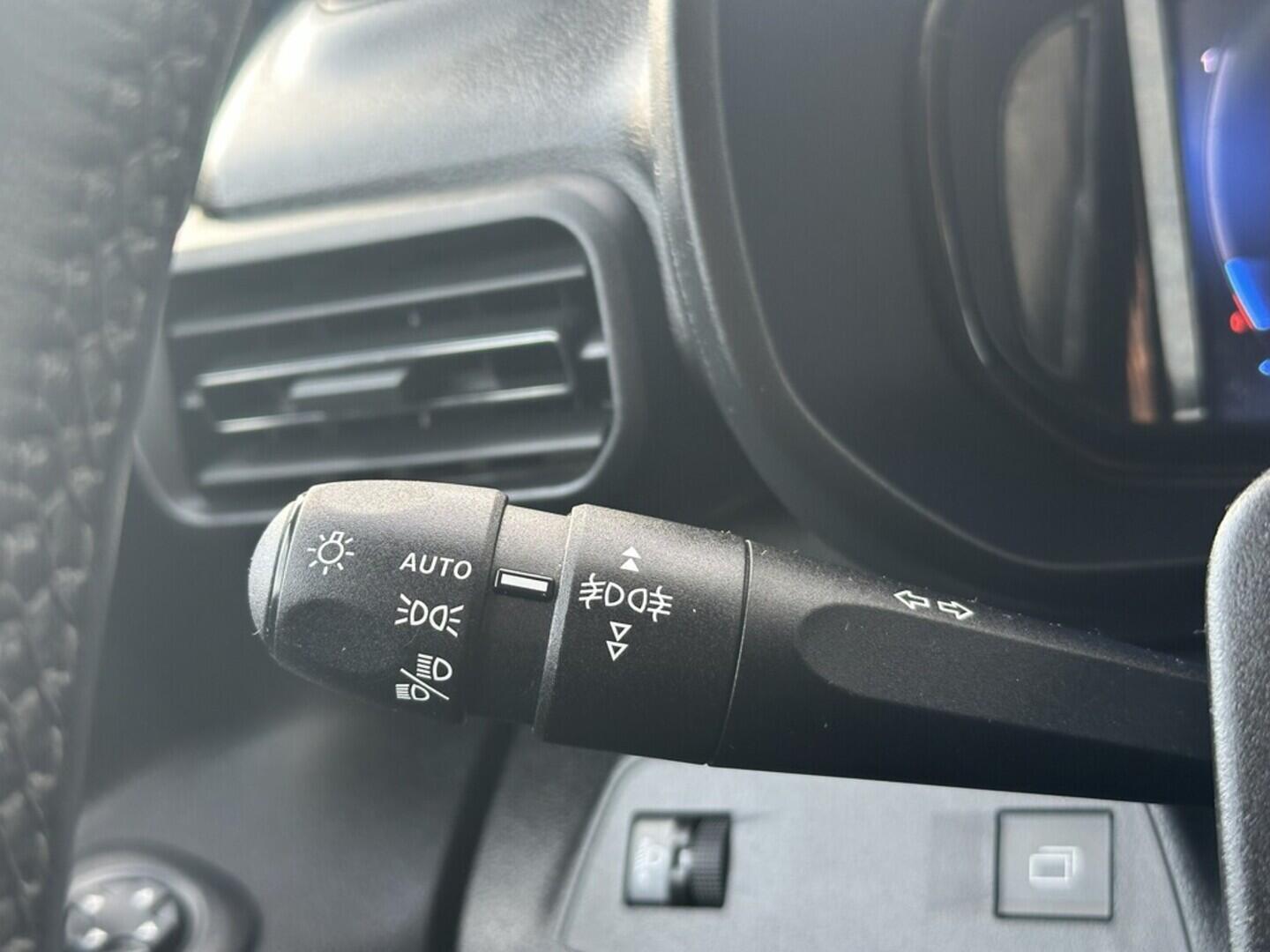 O619K01106_21.webp_PROACE CITY CrewCab Active 1.5  96 kW manuál, DPH