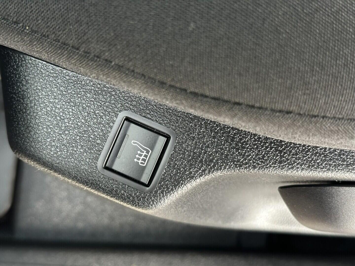 O619K01106_29.webp_PROACE CITY CrewCab Active 1.5  96 kW manuál, DPH