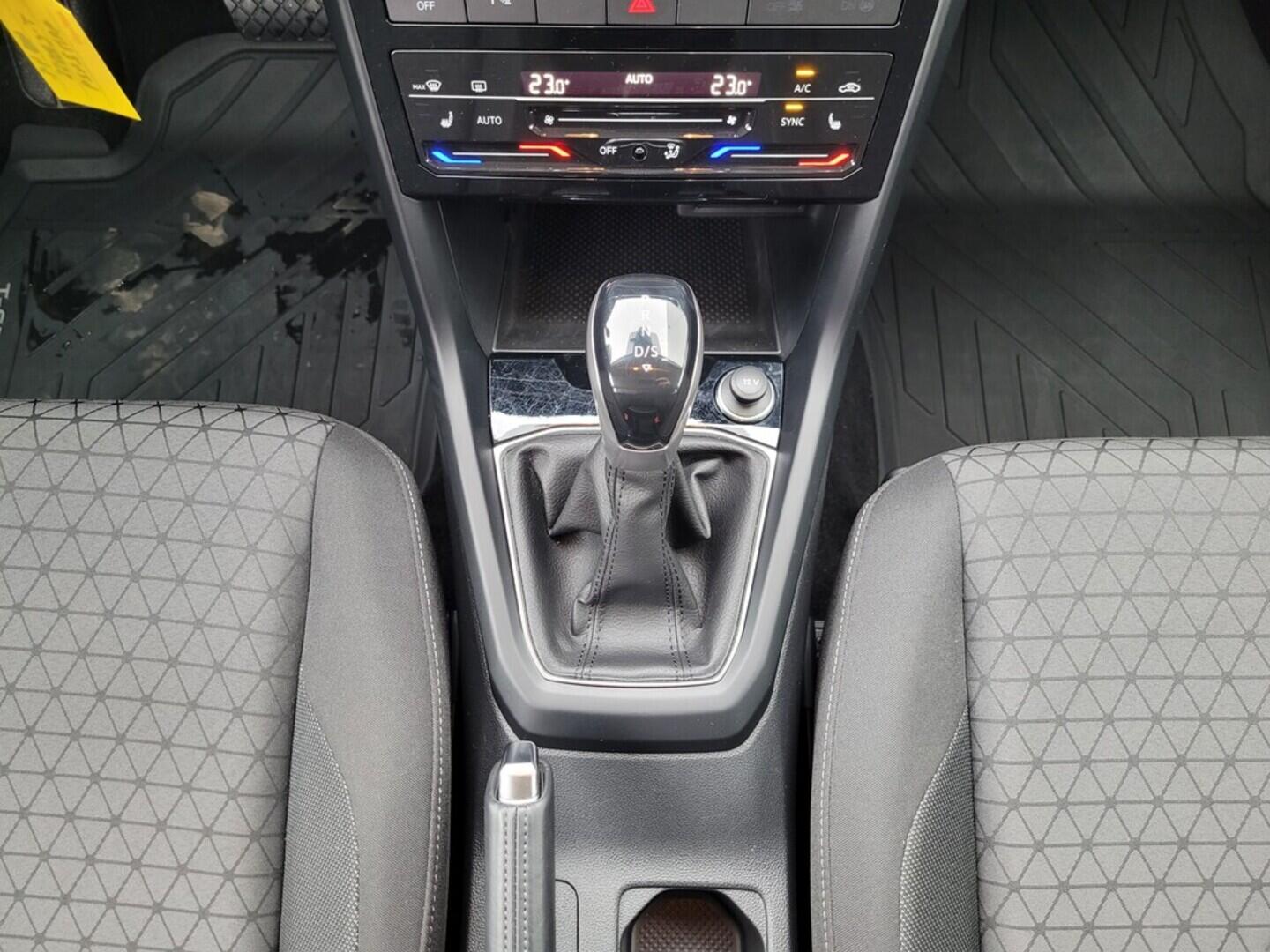 O619K01111_22.webp_T-CROSS Life 1.0 TSI 81 kW automat, DPH