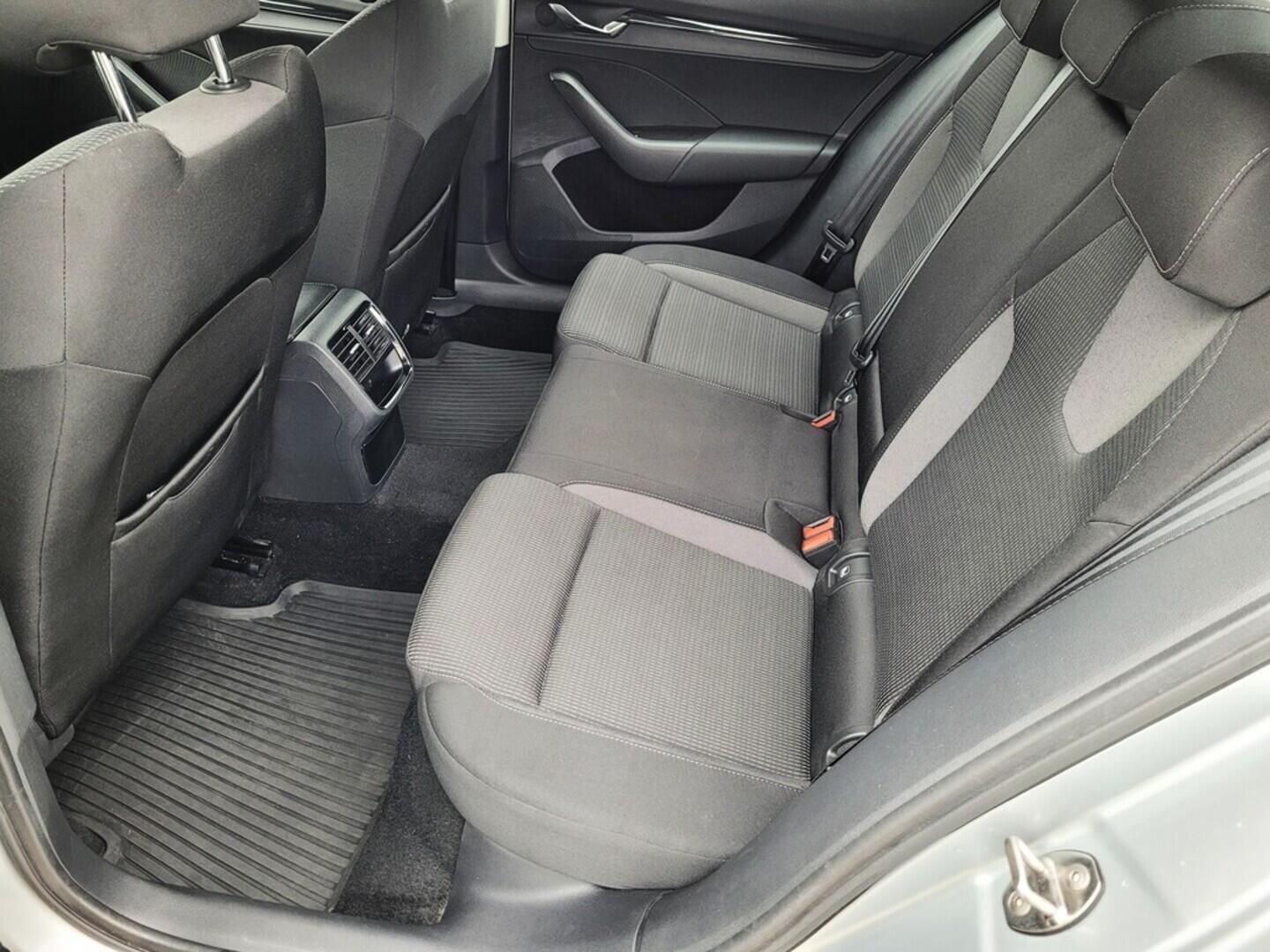 O619K01113_35.webp_OCTAVIA Ambition 2.0 TDI 85 kW manuál, DPH