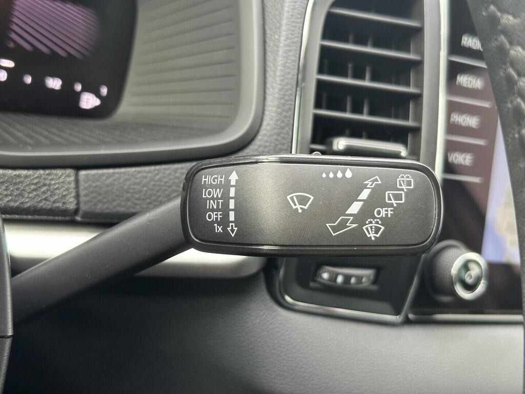 O619K01117_22.webp_KAROQ Ambition 1.5  110 kW manuál, DPH