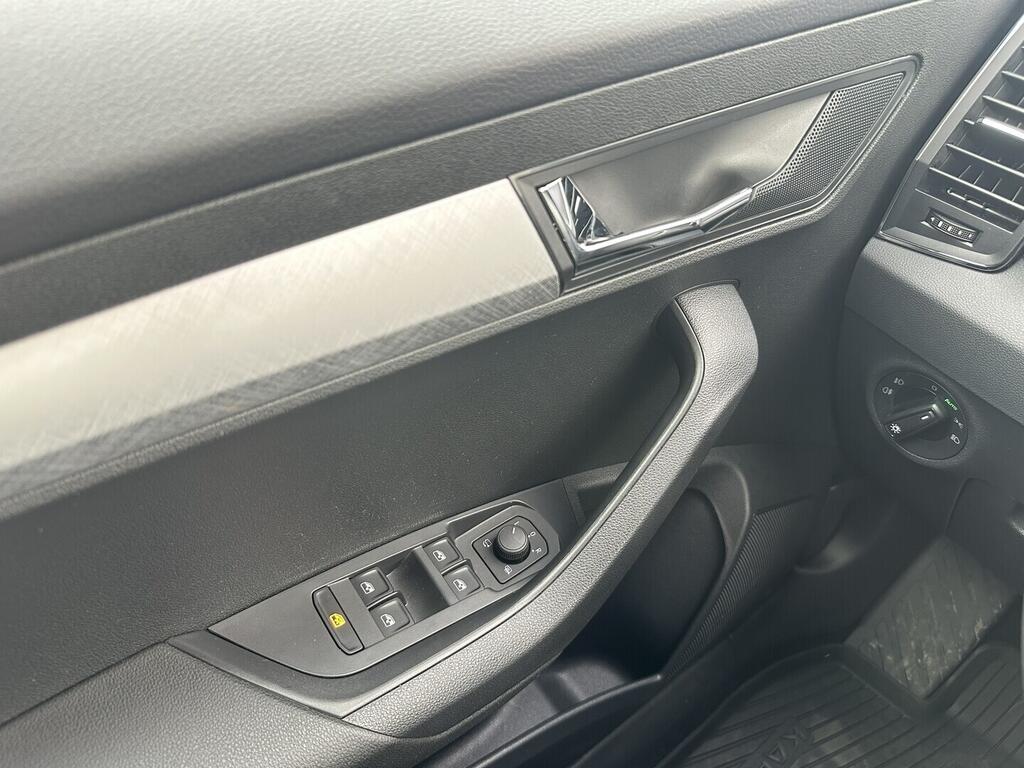 O619K01117_23.webp_KAROQ Ambition 1.5  110 kW manuál, DPH