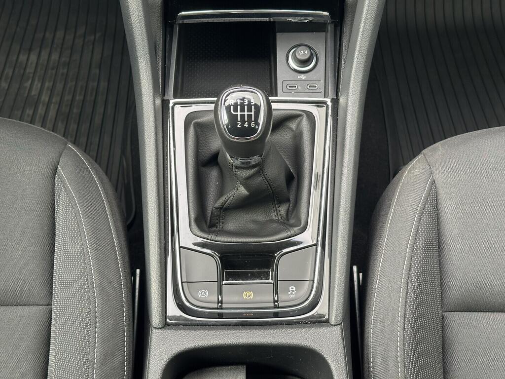 O619K01117_28.webp_KAROQ Ambition 1.5  110 kW manuál, DPH