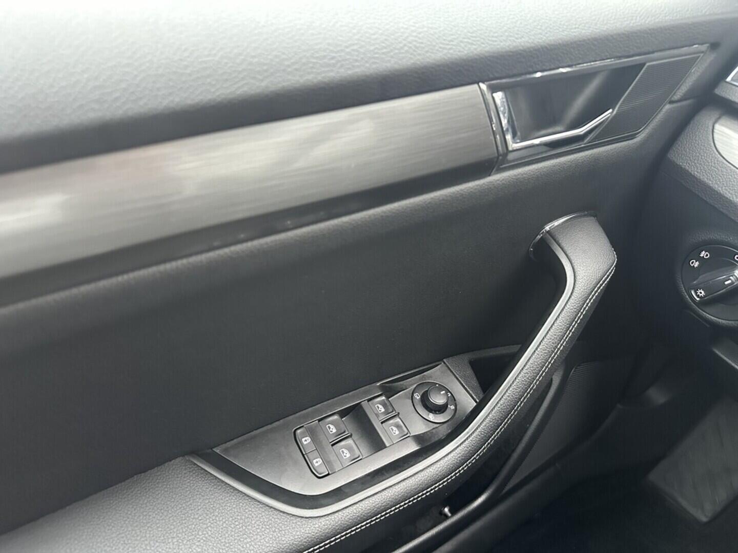 O619K01118_24.webp_SUPERB Style 2.0 TDI 110 kW automat, DPH