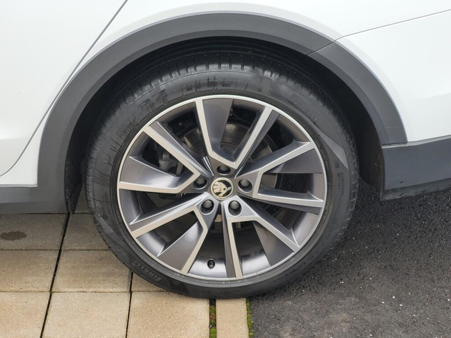 O619K01121_30.webp_OCTAVIA Scout 2.0 TDI 110 kW automat, DPH