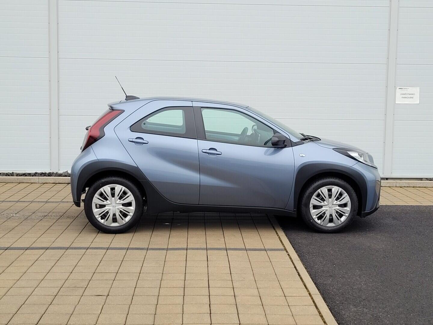 O619K01123_12.webp_AYGO X Comfort 1.0 VVT-i 53 kW manuál, DPH