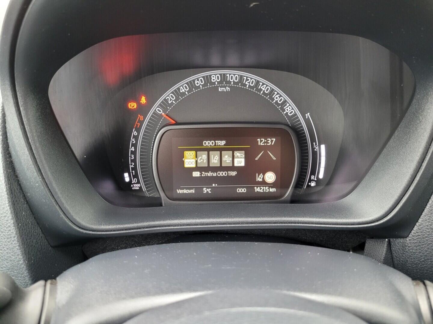 O619K01123_17.webp_AYGO X Comfort 1.0 VVT-i 53 kW manuál, DPH