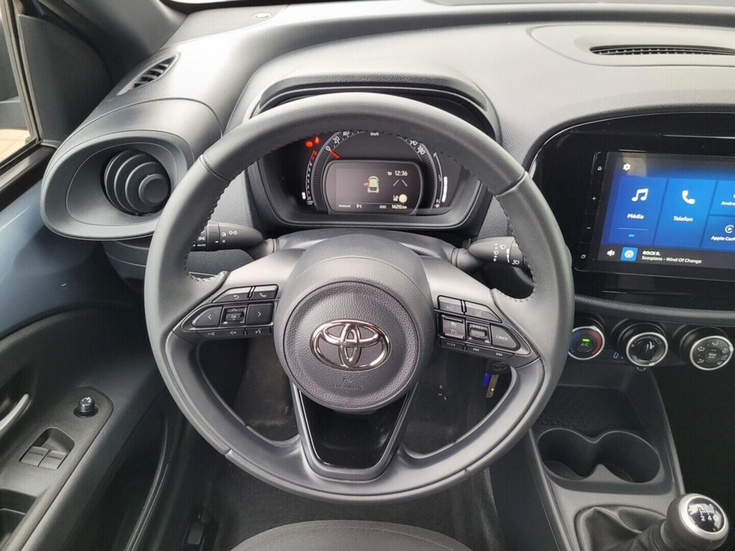 O619K01123_18.webp_AYGO X Comfort 1.0 VVT-i 53 kW manuál, DPH