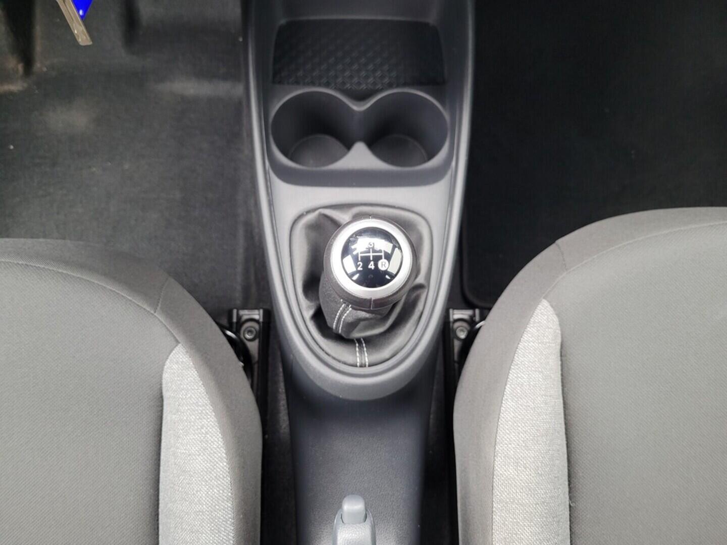 O619K01123_20.webp_AYGO X Comfort 1.0 VVT-i 53 kW manuál, DPH