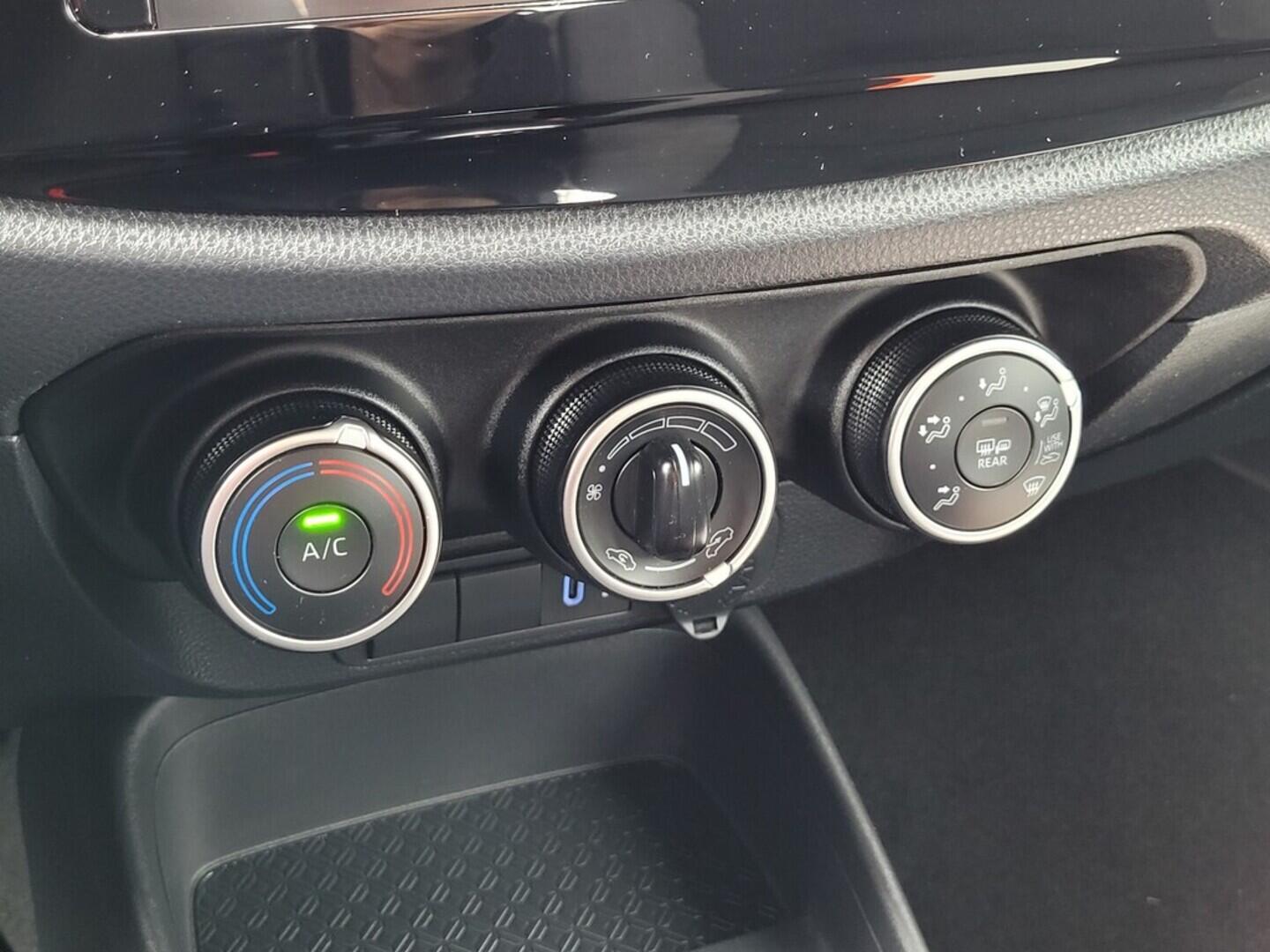 O619K01123_25.webp_AYGO X Comfort 1.0 VVT-i 53 kW manuál, DPH