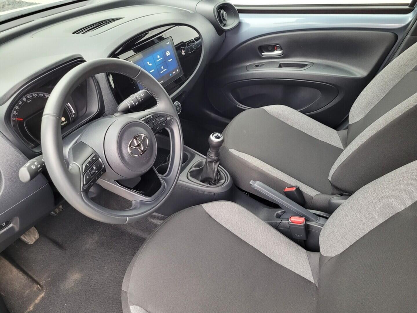 O619K01123_31.webp_AYGO X Comfort 1.0 VVT-i 53 kW manuál, DPH