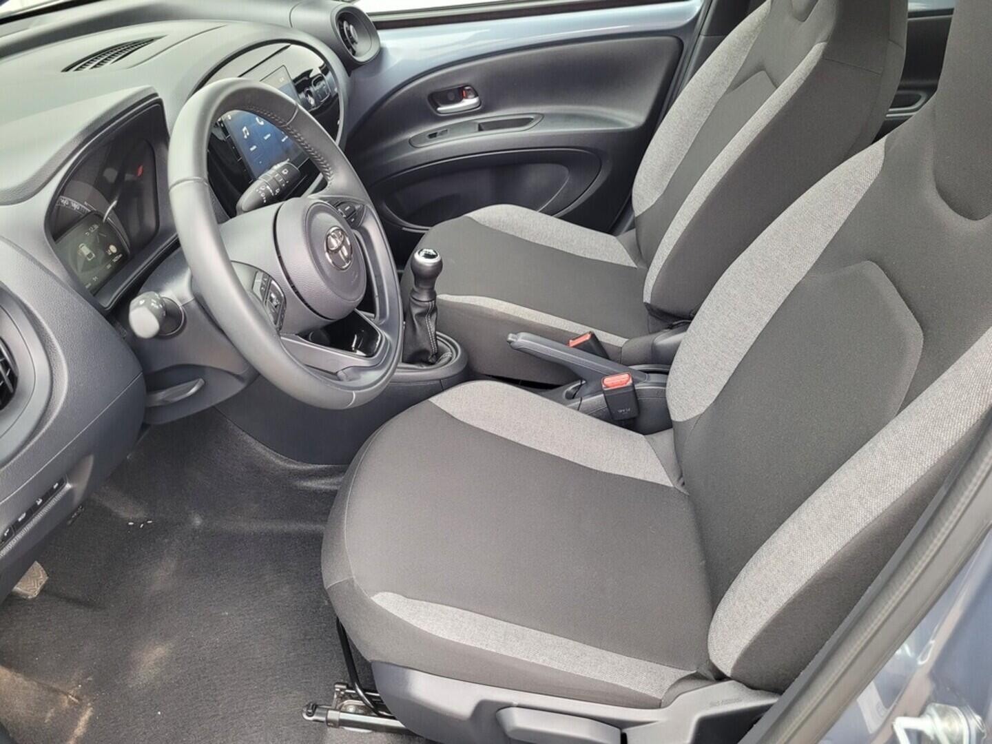 O619K01123_32.webp_AYGO X Comfort 1.0 VVT-i 53 kW manuál, DPH