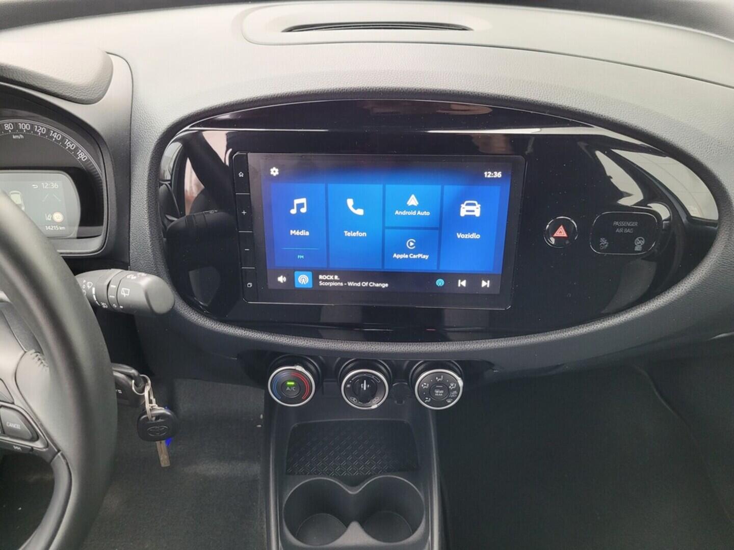 O619K01123_34.webp_AYGO X Comfort 1.0 VVT-i 53 kW manuál, DPH