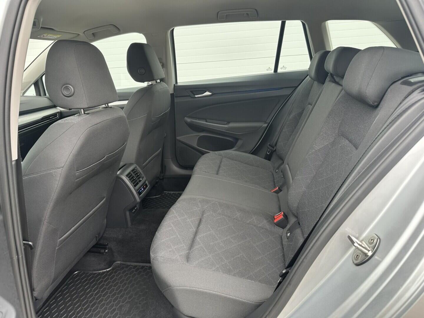 O619K01128_28.webp_GOLF VARIANT Life 1.0 TSI 81 kW manuál, DPH