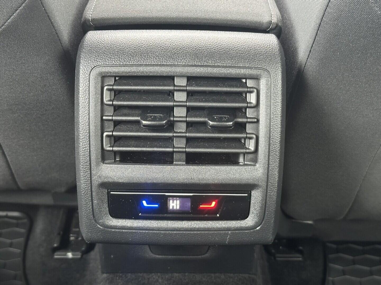 O619K01128_29.webp_GOLF VARIANT Life 1.0 TSI 81 kW manuál, DPH