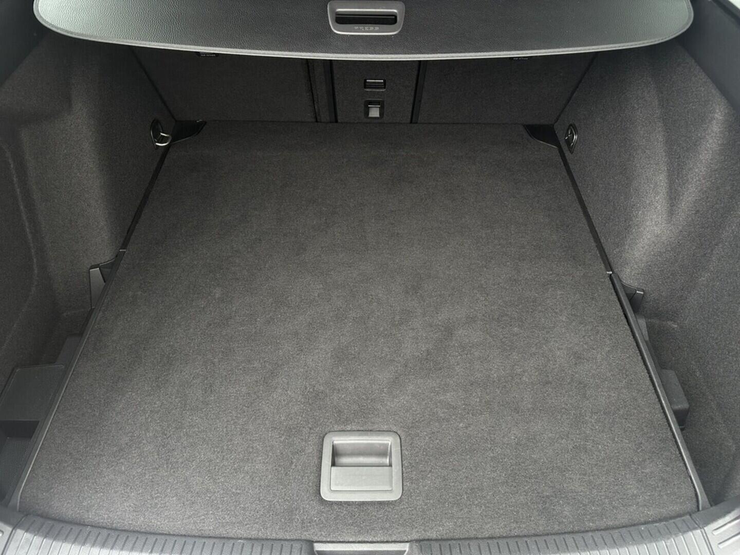 O619K01128_31.webp_GOLF VARIANT Life 1.0 TSI 81 kW manuál, DPH