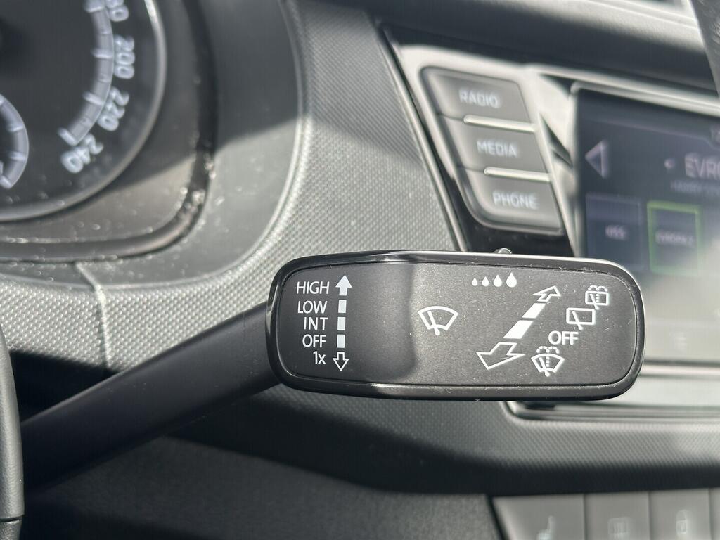 O619K01130_23.webp_FABIA Ambition 1.0 TSI 70 kW manuál, DPH