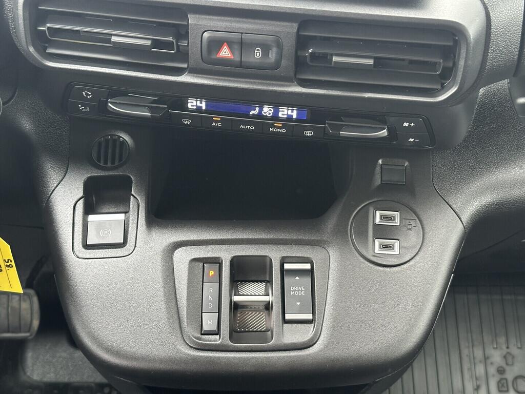 O619K01132_26.webp_PROACE CITY CrewCab Active 1.5 1.5 D 96 kW automat, DPH