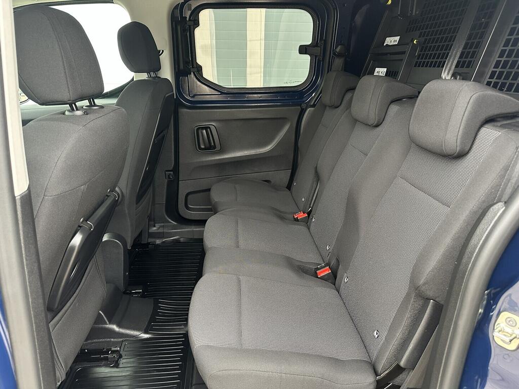 O619K01132_29.webp_PROACE CITY CrewCab Active 1.5 1.5 D 96 kW automat, DPH