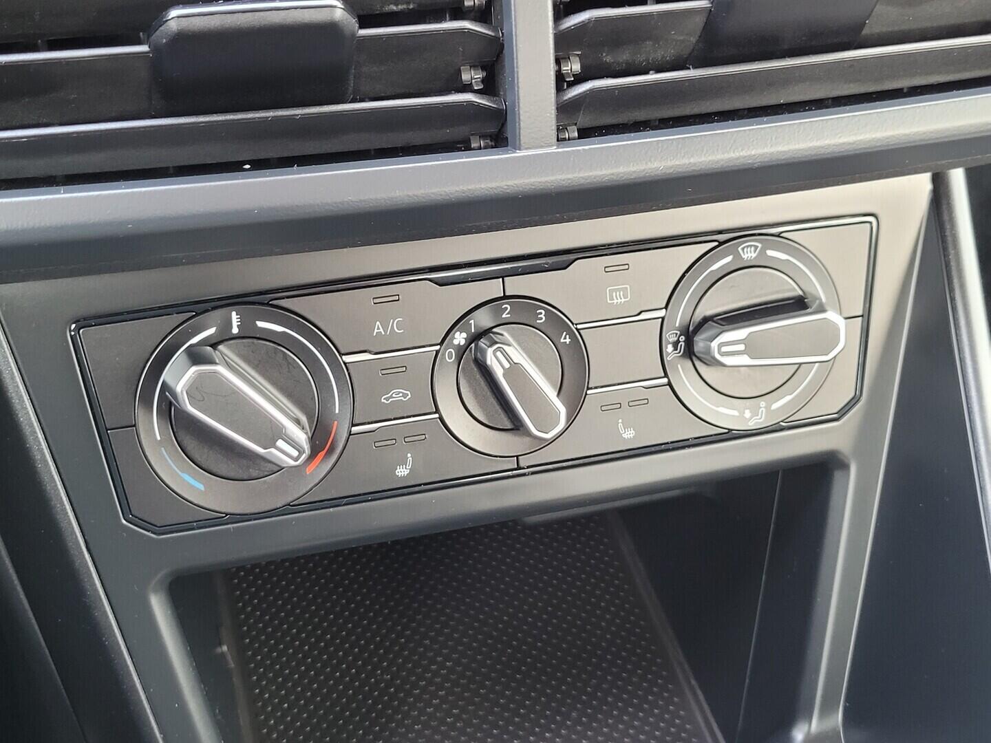 O619K01138_30.webp_TAIGO  1.0 TSI 70 kW manuál, DPH