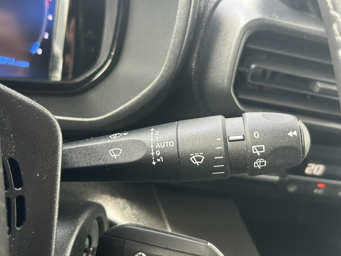 O619K01139_21.webp_PROACE CITY LWB Crewcab 1.5 D-4D 96 kW manuál, DPH