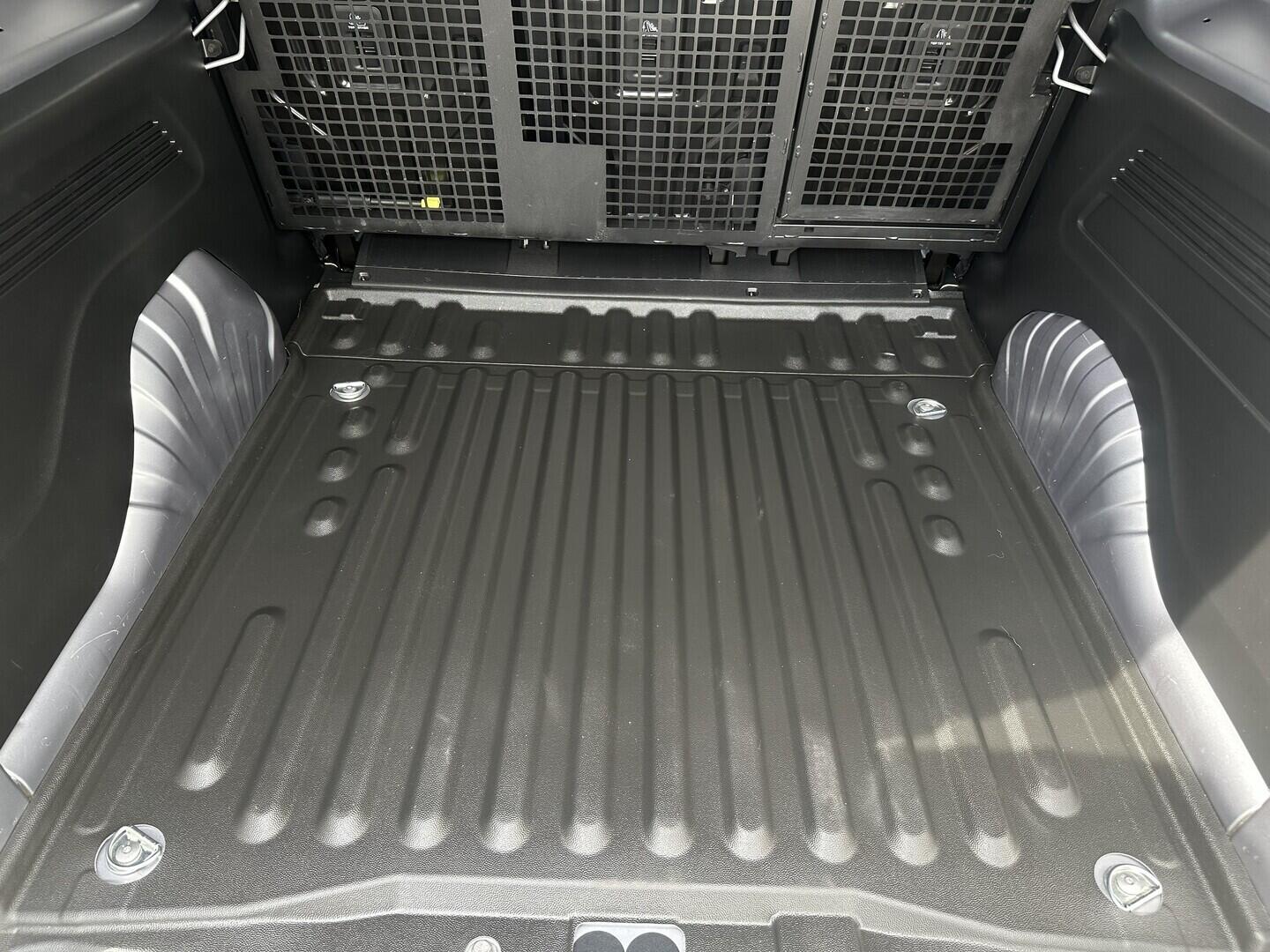 O619K01139_30.webp_PROACE CITY LWB Crewcab 1.5 D-4D 96 kW manuál, DPH