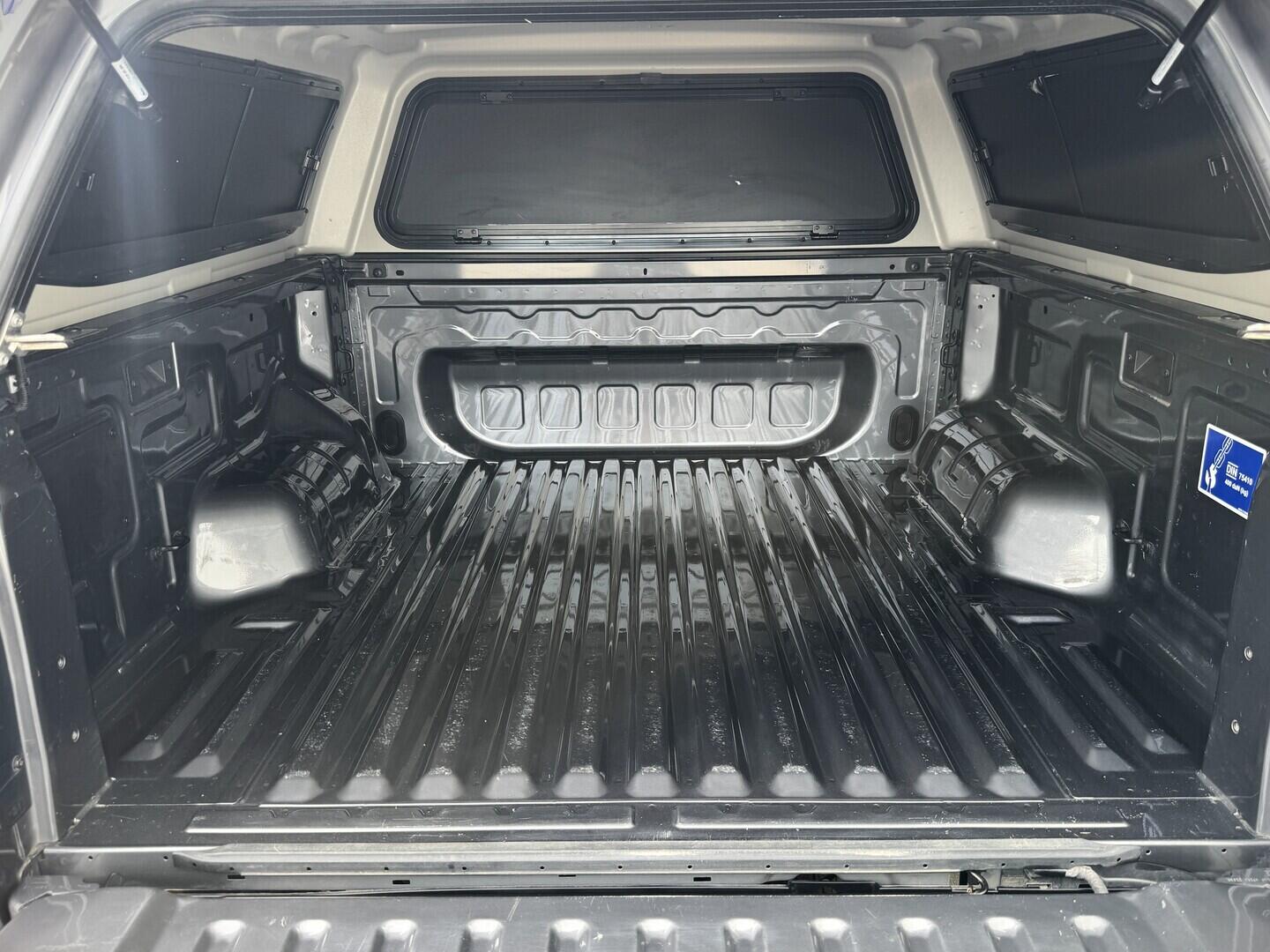 O619K01146_35.webp_AMAROK Life 2.0 TDI 151 kW manuál, DPH