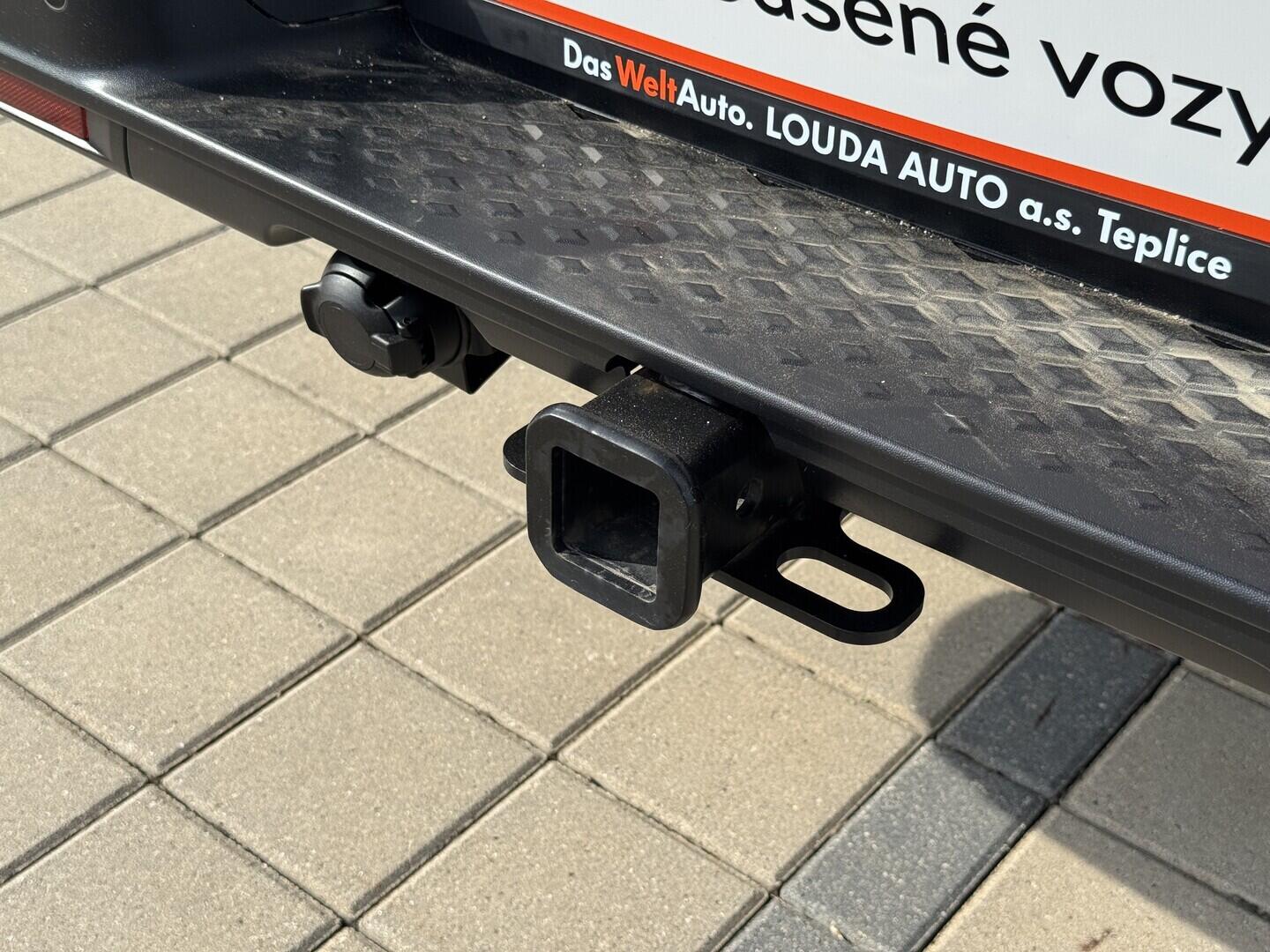 O619K01146_37.webp_AMAROK Life 2.0 TDI 151 kW manuál, DPH