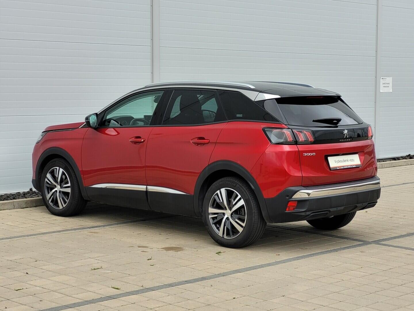 O619V06292_14.webp_3008 Allure Pack 1.2 PureTech 96 kW manuál