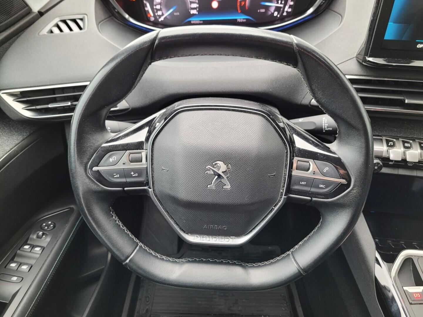 O619V06292_18.webp_3008 Allure Pack 1.2 PureTech 96 kW manuál