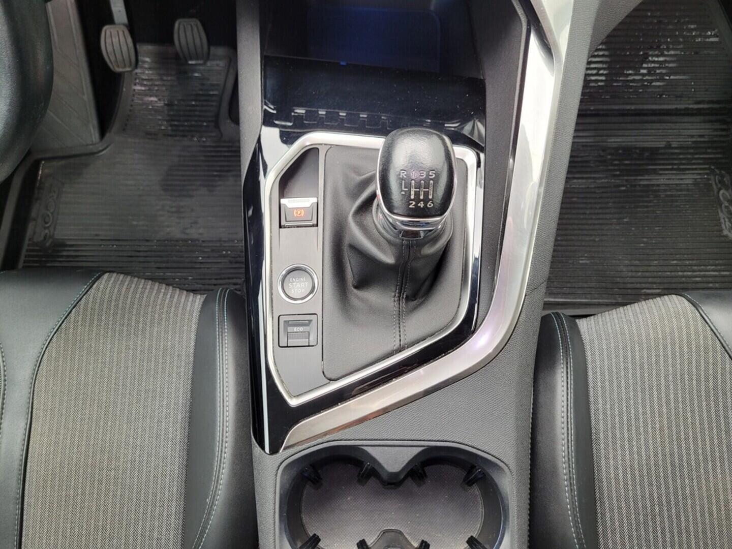 O619V06292_20.webp_3008 Allure Pack 1.2 PureTech 96 kW manuál