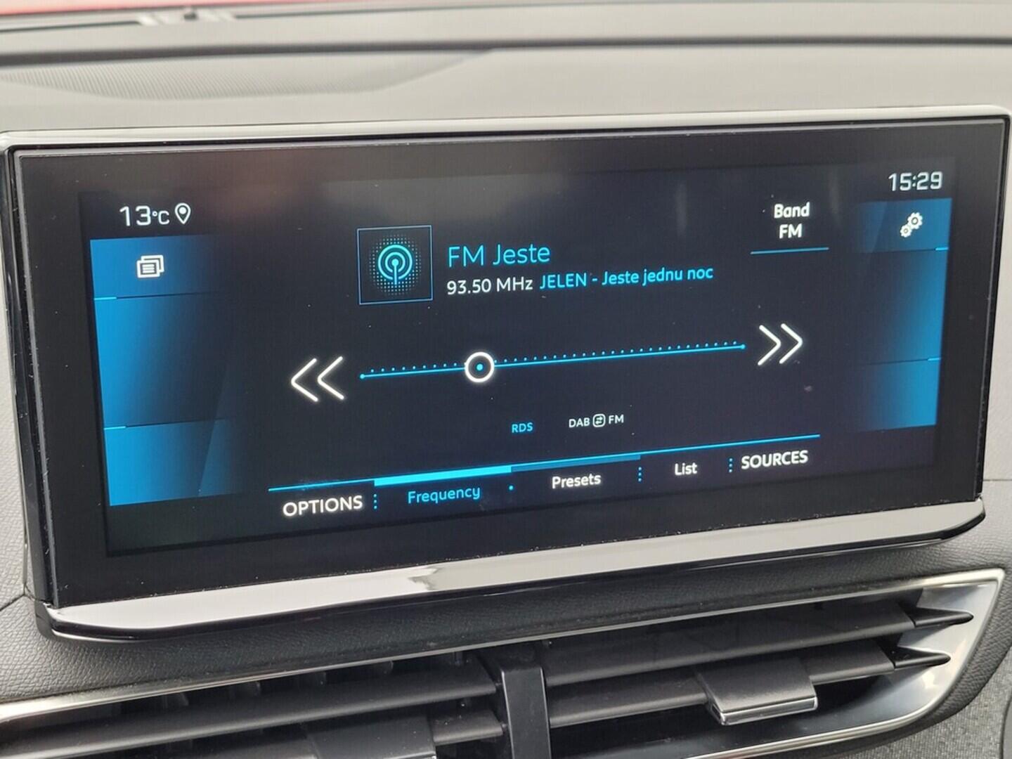 O619V06292_25.webp_3008 Allure Pack 1.2 PureTech 96 kW manuál