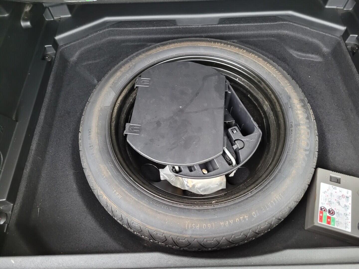 O619V06292_27.webp_3008 Allure Pack 1.2 PureTech 96 kW manuál