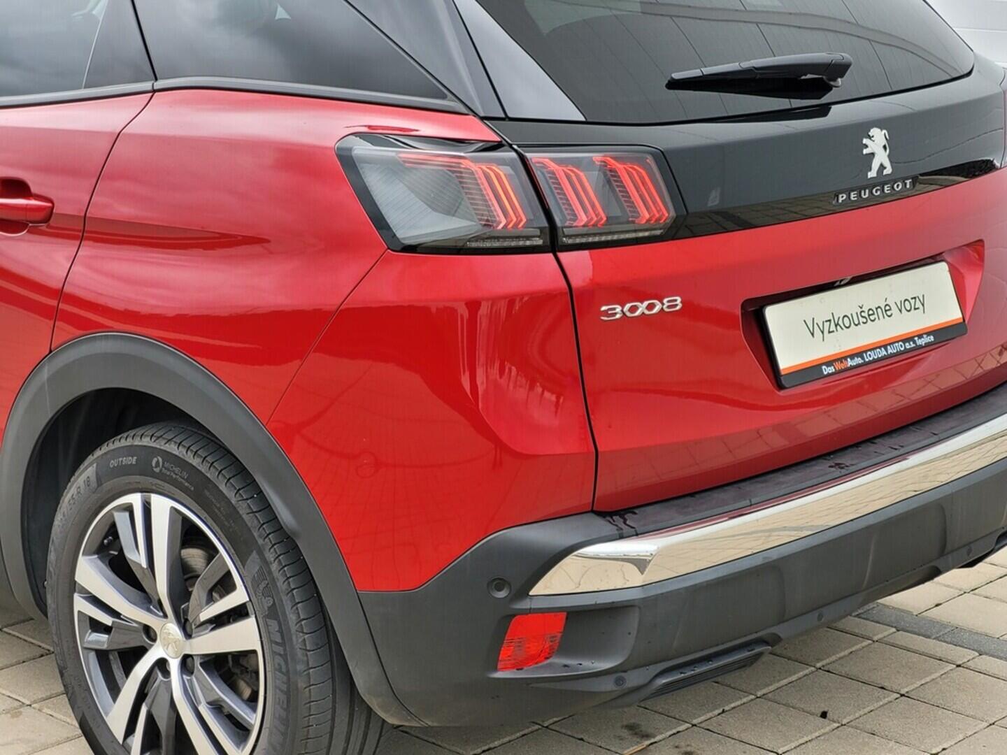 O619V06292_28.webp_3008 Allure Pack 1.2 PureTech 96 kW manuál