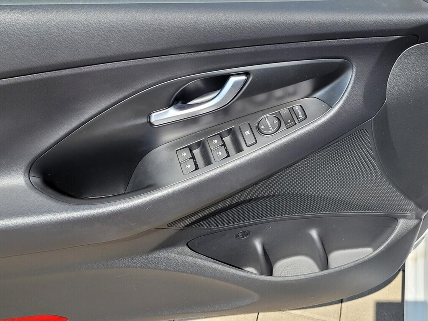O619V06567_35.webp_I30 Comfort 1.0 T-GDI 88 kW manuál, DPH