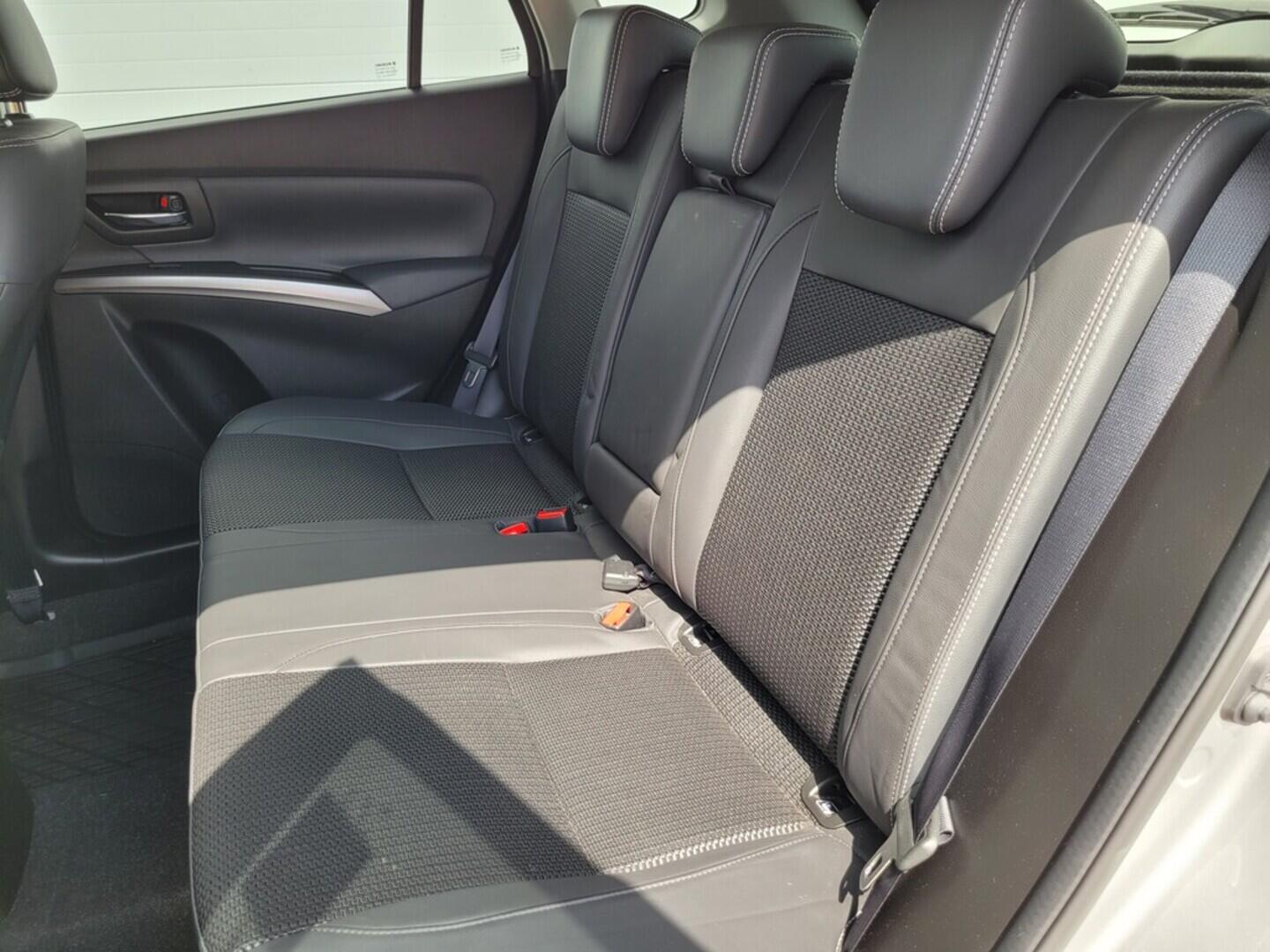 O619V06752_38.webp_SX4 S-CROSS Elegance AllGrip 1.4 BoosterJet 95 kW manuál