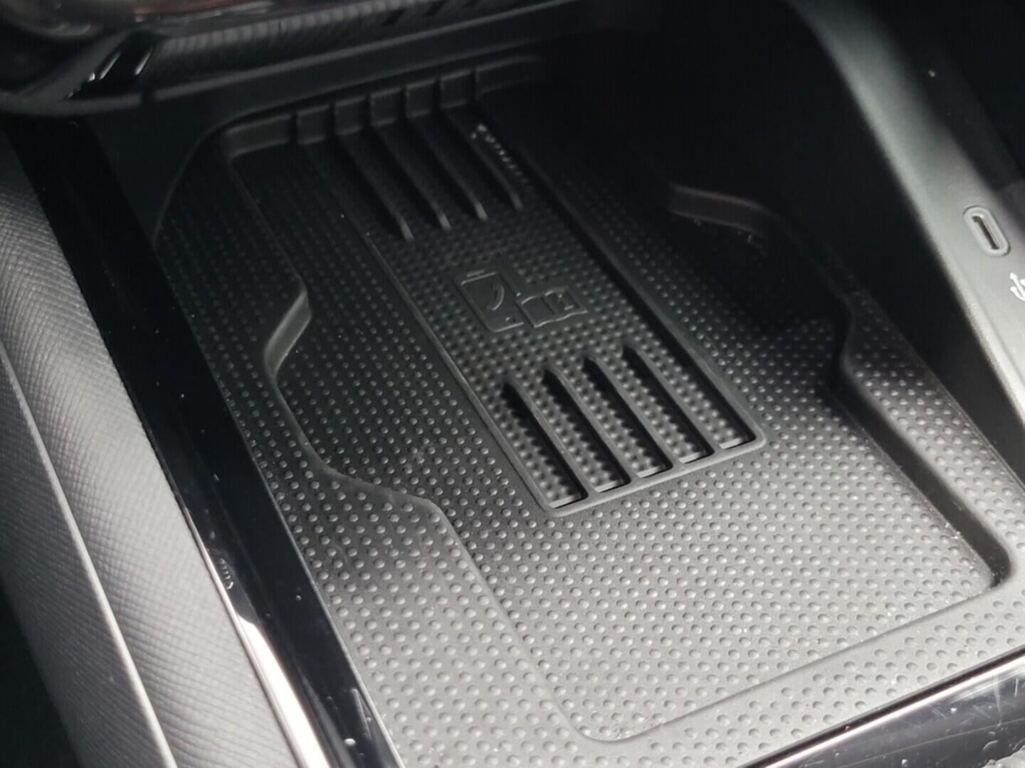 O619V06792_30.webp_KAMIQ Monte Carlo 1.0 TSI 85 kW manuál, DPH