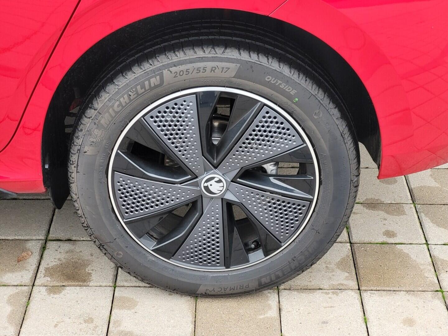 O619V06792_32.webp_KAMIQ Monte Carlo 1.0 TSI 85 kW manuál, DPH