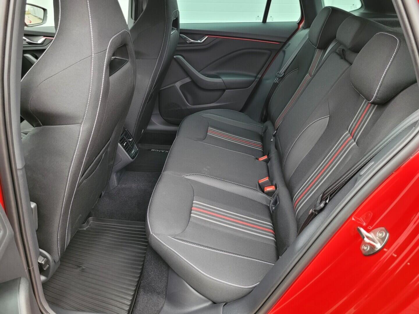 O619V06792_38.webp_KAMIQ Monte Carlo 1.0 TSI 85 kW manuál, DPH