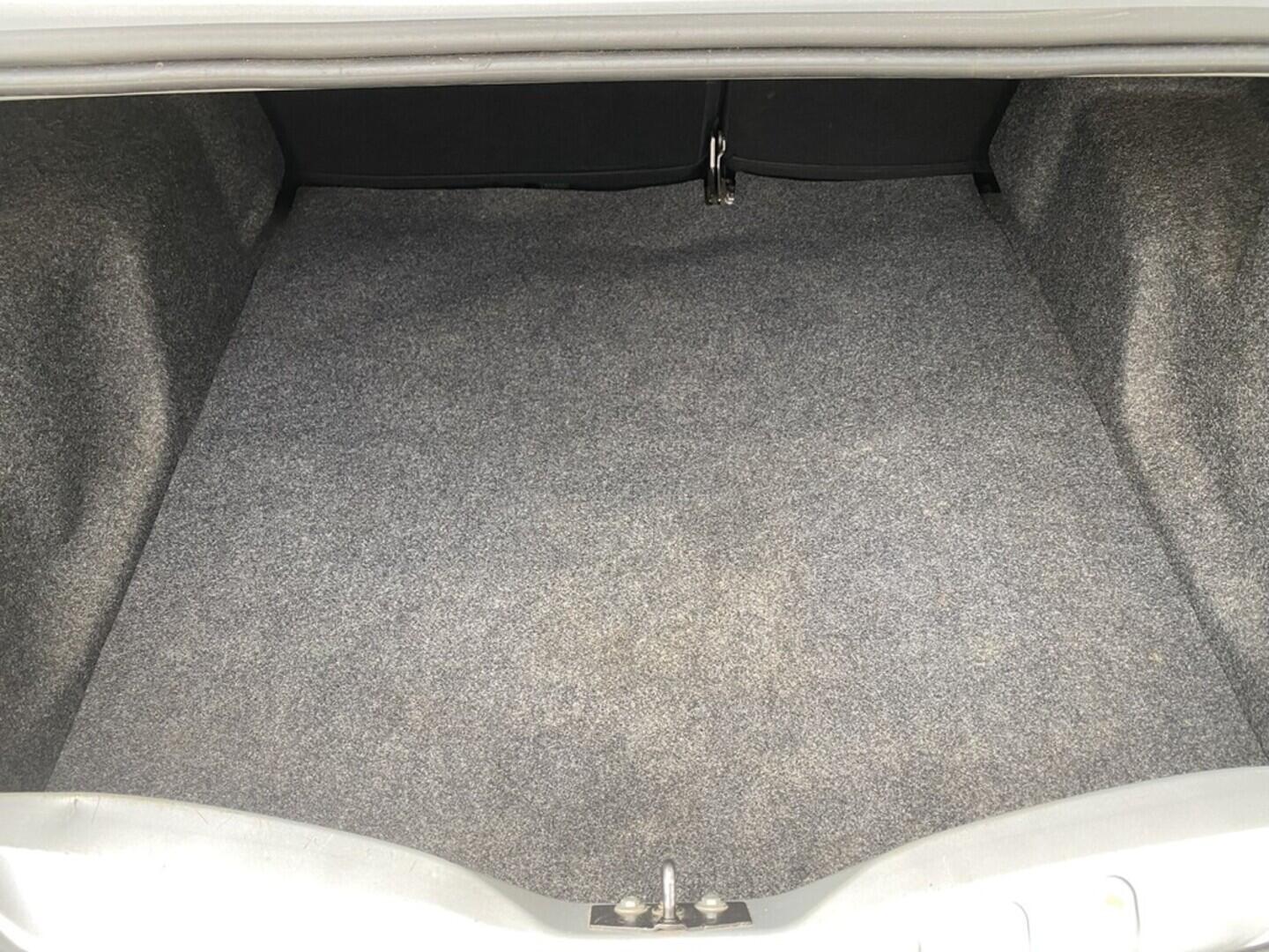 O619V06857_30.webp_301 Active 1.2  53 kW manuál