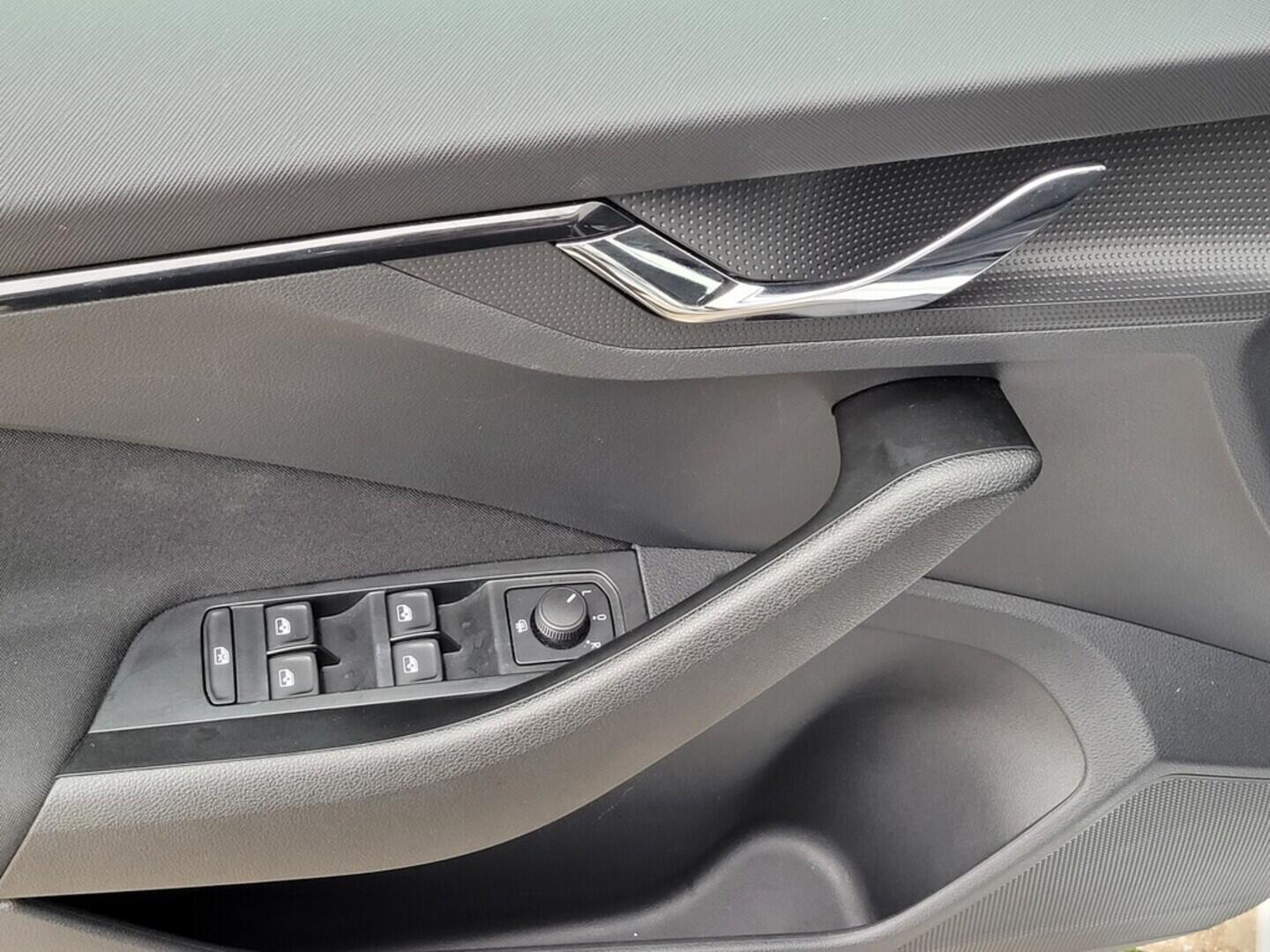 O619V06962_30.webp_SCALA Ambition 1.0 TSI 81 kW manuál, DPH