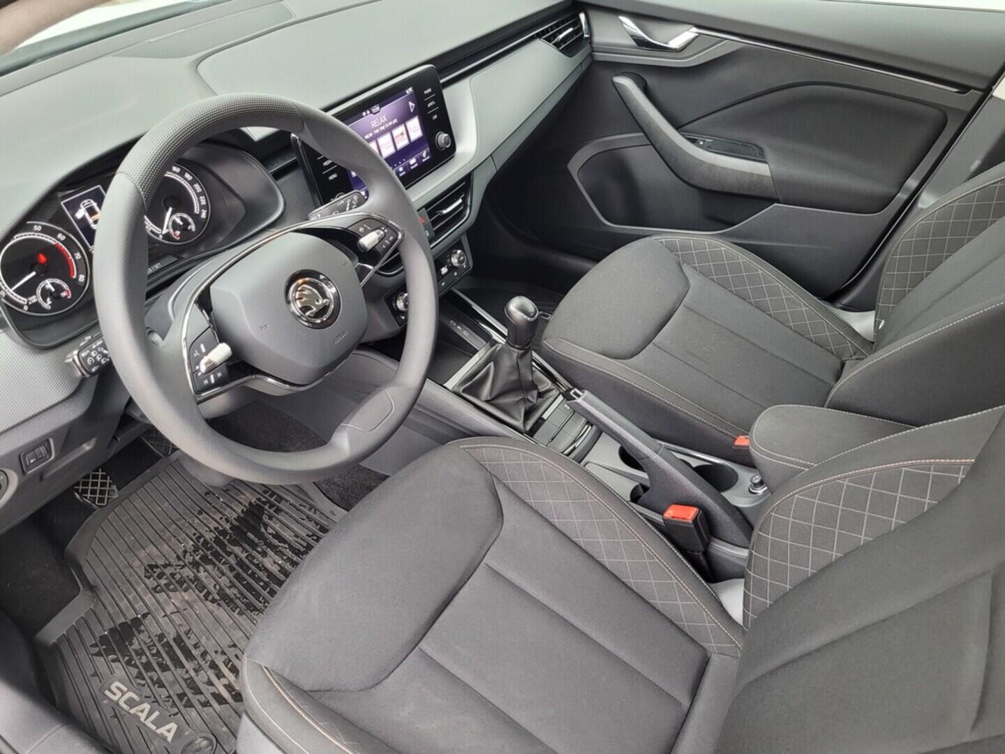 O619V06962_31.webp_SCALA Ambition 1.0 TSI 81 kW manuál, DPH