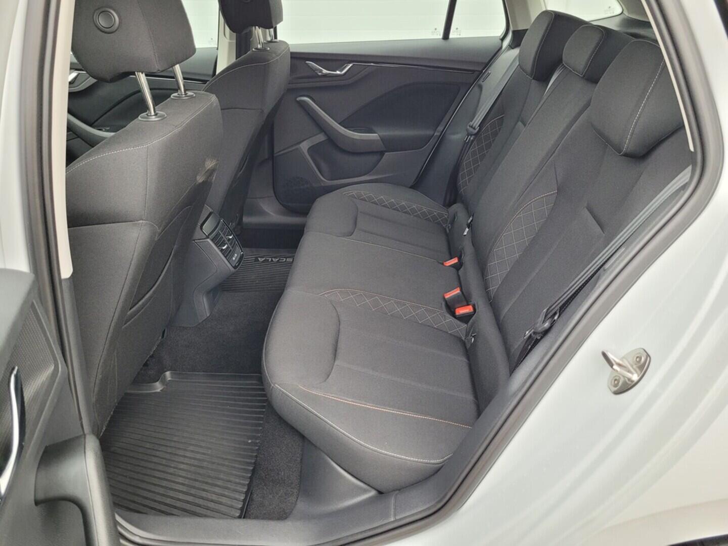 O619V06962_33.webp_SCALA Ambition 1.0 TSI 81 kW manuál, DPH