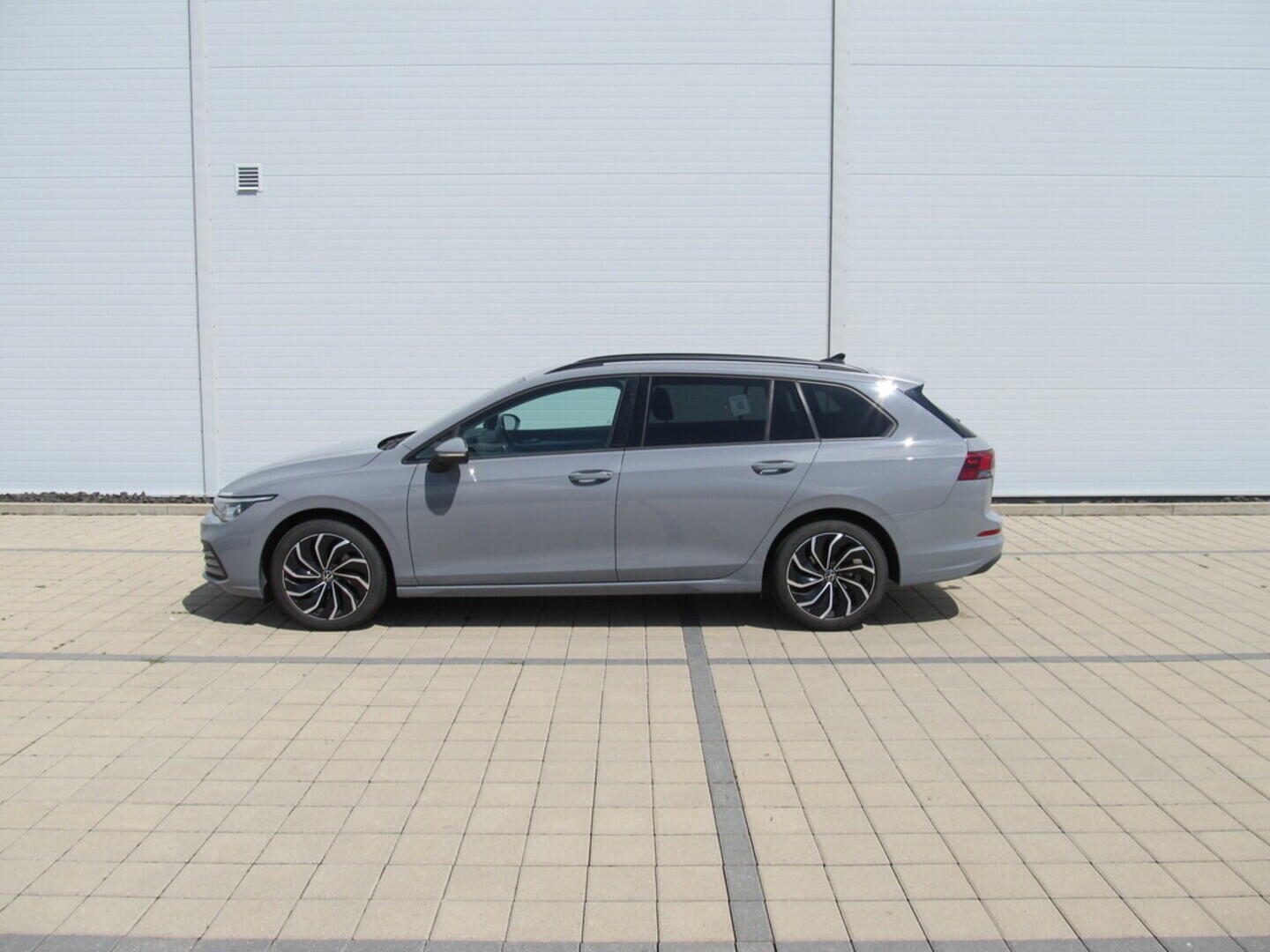 O619V07001_12.webp_GOLF VARIANT Life 1.5 TSI 110 kW manuál, DPH