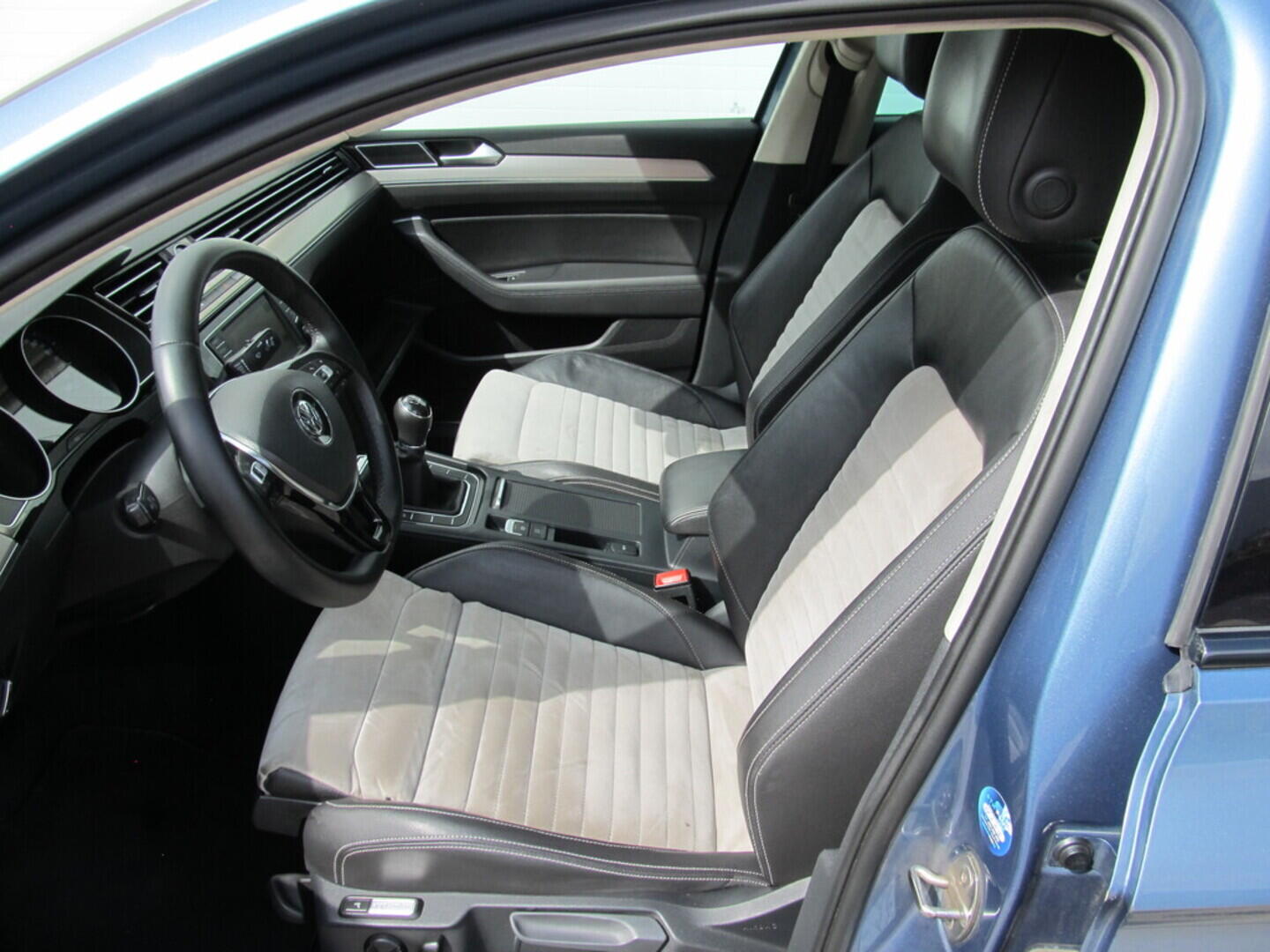 O619V07052_21.webp_PASSAT Highline 2.0 TDI 110 kW manuál