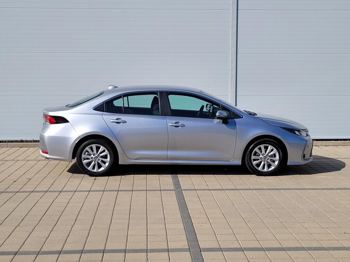O619V07054_13.webp_COROLLA Comfort 1.5 Dynamic Force 92 kW manuál