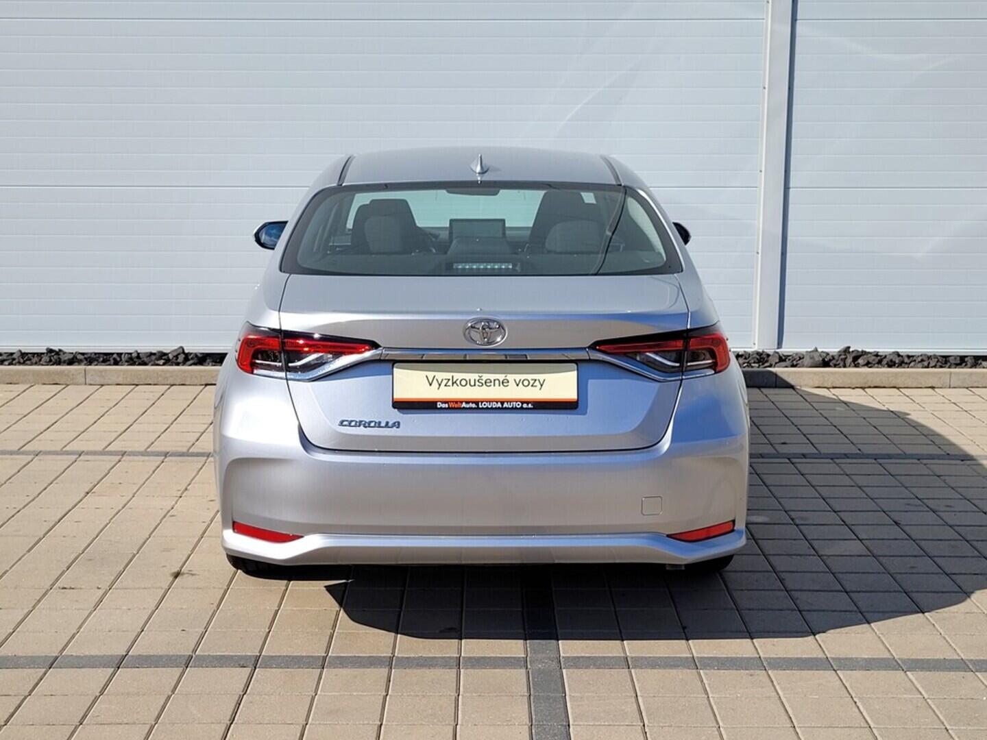 O619V07054_15.webp_COROLLA Comfort 1.5 Dynamic Force 92 kW manuál