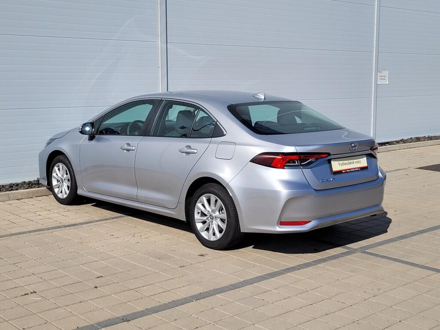 O619V07054_16.webp_COROLLA Comfort 1.5 Dynamic Force 92 kW manuál